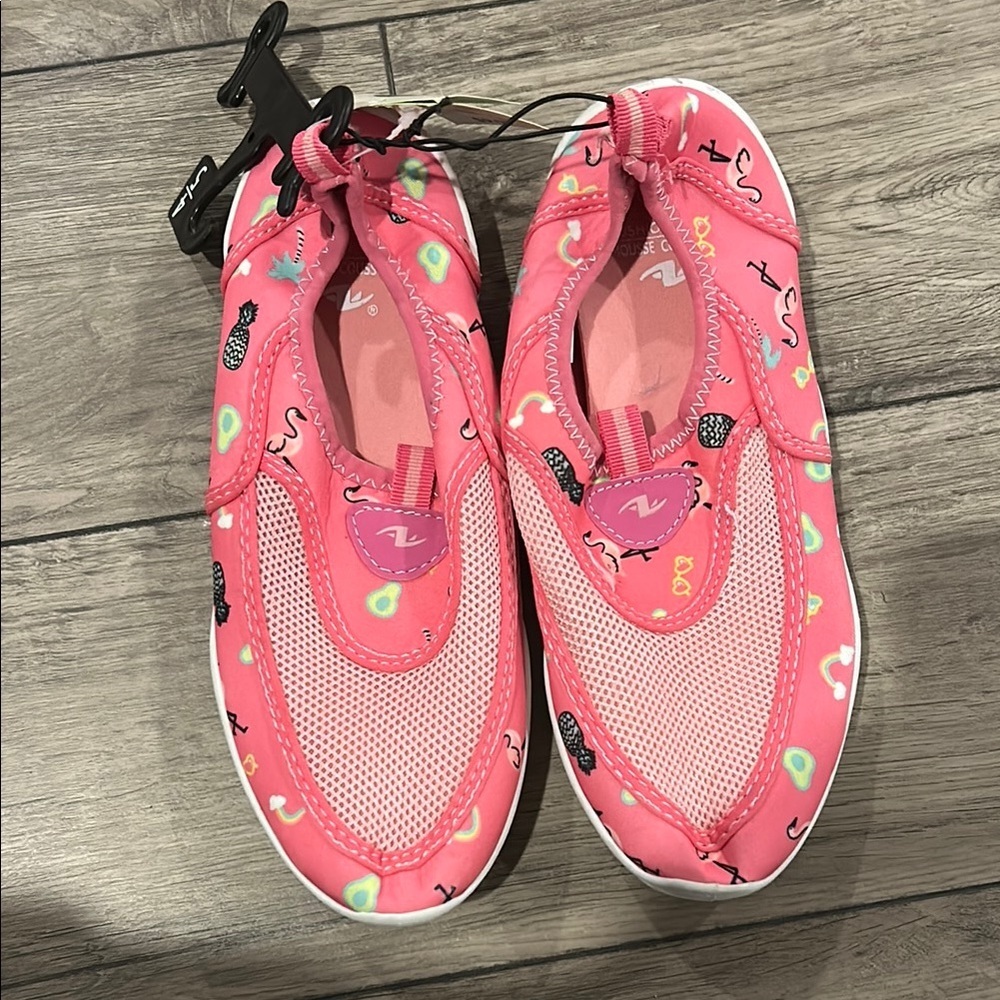 NWT Pink Flamingo Slip-On Water Shoes size Y4/5